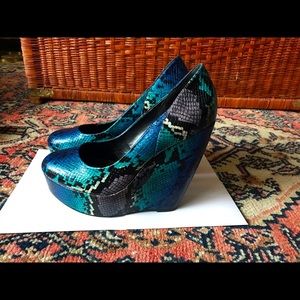 Aldo Snakeskin Platform Wedges Size 8.5